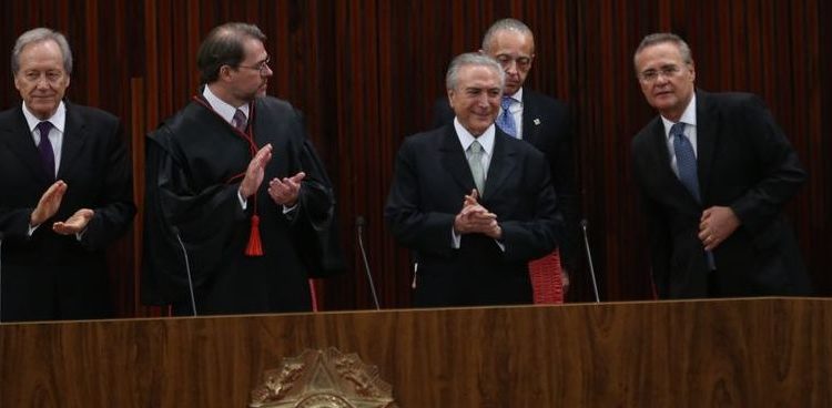 Brasília - Ricardo Lewandowski, Dias Toffoli, presidente interino Michel Temer, e Renan Calheiros participam da posse do presidente do TSE, Gilmar Mendes (Fabio Rodrigues Pozzebom/Agência Brasil)