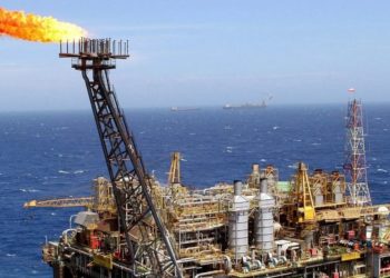 Plataforma de petróleo na Bacia de Campos-RJ