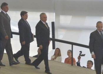 Brasília - Encontro dos representantes da Confederação das Associações Comerciais e Empresariais do Brasil com o presidente interino Michel Temer e ministros (José Cruz/Agência Brasil)