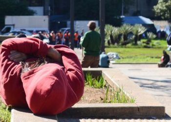 São Paulo - Pessoas em situação de rua na Praça da Sé, região central.(Rovena Rosa/Agência Brasil)