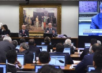 Brasília - O deputado Eduardo Cunha durante reunião da Comissão de Constituição e Justiça da Câmara que tenta votar o parecer do deputado Ronaldo Fonseca sobre o seu pedido para anular decisão do Conselho de Ética sobre sua cassação (Antonio Cruz/Agência Brasil)