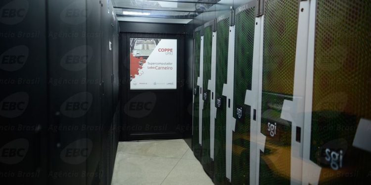 Rio de Janeiro - A Coppe/UFRJ inaugura o supercomputador Lobo Carneiro, o mais potente instalado em uma universidade federal do país (Tomaz Silva/Agência Brasil)