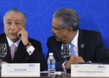 Brasília - O presidente interino Michel Temer e o presidente da CNI, Robson Braga de Andrade, participam da reunião do Comitê de Líderes da Mobilização Empresarial pela Inovação  na sede da Confederação Nacional da Indústria  (Antonio Cruz/Agência Brasil)