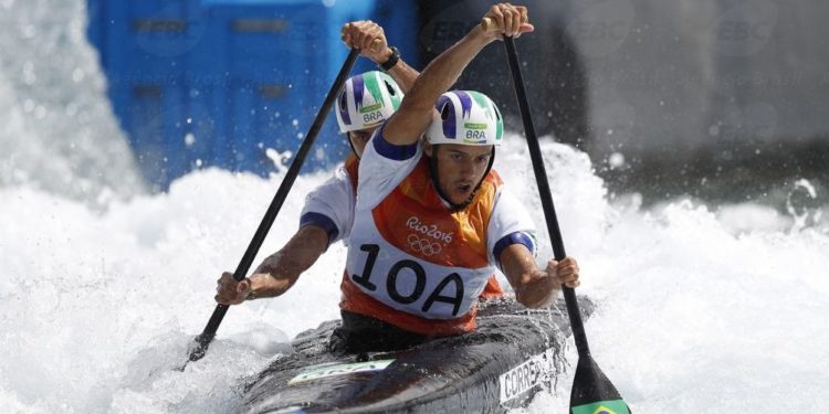Rio de Janeiro - Dupla brasileira da canoagem slalom Charles Correa e Anderson Oliveira termina na semifinal da categoria C2 nos Jogos Olímpicos Rio 2016 , no X Park em Deodoro.  (Fernando Frazão/Agência Brasil)