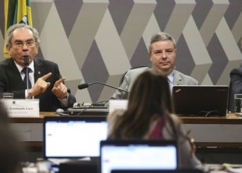 Brasília - A Comissão do Especial do Impeachment do Senado aprovou o relatório do senador Antonio Anastasia (PSDB-MG), favorável ao prosseguimento do processo e ao julgamento da presidenta afastada Dilma Rousseff por crime de responsabilidade. (Antonio Cruz/Agência Brasil)