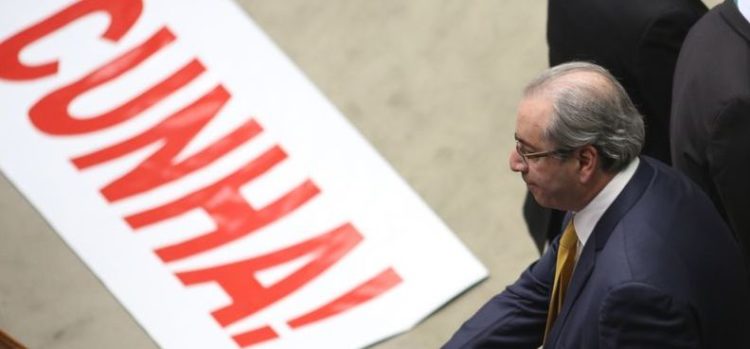 Brasília - O plenário da Câmara dos Deputados aprovou por 450 a favor,  10 contra e 9 abstenções a cassação do mandato do deputado afastado Eduardo Cunha (Fabio Rodrigues Pozzebom/Agência Brasil)