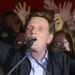 Rio de Janeiro - O senador Marcelo Crivella (PRB) celebra em Bangu ao ser eleito para a prefeitura do Rio de Janeiro com vitória sobre Marcelo Freixo (PSOL), no segundo turno. (Fernando Frazão/Agência Brasil)