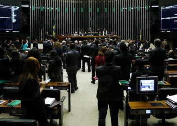 Brasília - Sessão da Câmara dos Deputados para votação da Proposta de Emenda à Constituição (PEC) 241 de 2016 que prevê um teto para os gastos públicos por até 20 anos (Marcelo Camargo/Agência Brasil)