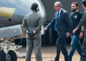 Brasília - O ex-presidente da Câmara dos Deputados, Eduardo Cunha, embarca para Curitiba após ser preso pela Polícia Federal. (Wilson Dias/Agência Brasil)