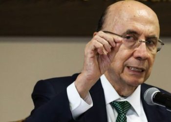 Brasília - Ministro da Fazenda, Henrique Meirelles, se reúne com o presidente do TST, Ives Gandra Martins Filho, para esclarecer questões sobre o ajuste fiscal, em debate no Congresso Nacional (Fabio Rodrigues Pozzebom/Agência Brasil)