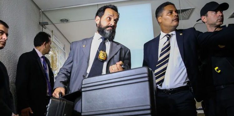 Brasília - A Polícia Federal prendeu policiais legislativos suspeitos atrapalhar a Operação Lava Jato (José Cruz/ Agência Brasil)