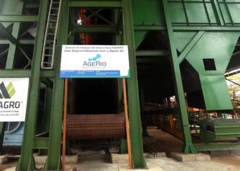 01.06.2015 - Campos dos Goytacazes - RJ - Governador Luiz Fernando Pezão visita às instalações da Usina Sapucaia discursa e assina convênio entre a AgeRio e a Cooperativa Agroindustrial do Estado do Rio de Janeiro (Coagro), no município de Campos dos Goytacazes, no Norte Fluminense. Foto: Shana Reis.