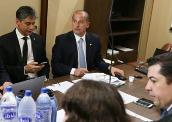 Brasília - Procurador Deltan Dallagnol (E), coordenador da força-tarefa da Operação Lava Jato, se reúne com deputados da comissão especial que analisa projeto contra a corrupção (Fabio Rodrigues Pozzebom/Agência Brasil)
