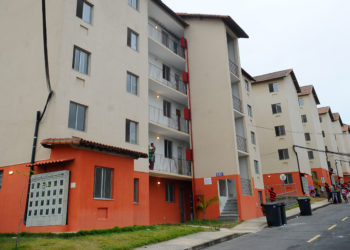 Condomínio do Programa Minha Casa, Minha Vida, em Guadalupe, zona norte do Rio, invadido na noite de domingo (9) com ajuda de criminosos armados. A Justiça determinou a reintegração de posse (Tomaz Silva/Agência Brasil)
