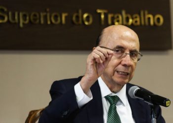 Brasília - Ministro da Fazenda, Henrique Meirelles, se reúne com o presidente do TST, Ives Gandra Martins Filho, para esclarecer questões sobre o ajuste fiscal, em debate no Congresso Nacional (Fabio Rodrigues Pozzebom/Agência Brasil)