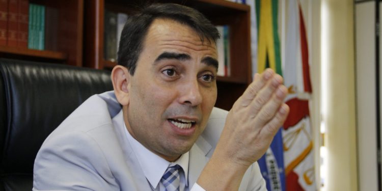 MANAUS - AM 20/07/2015 - ENTREVISTA COM O DR. FÁBIO MONTEIRO, PROCURADOR GERAL DE JUSTIÇA DO ESTADO DO AMAZONAS, FALANDO SOBRE A ONDA DE VIOLÊNCIA NA CIDADE DE MANAUS. FOTO: AGUILAR ABECASSIS/ACRÍTICA
