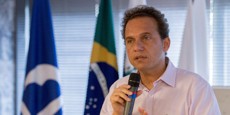 Prefeito de Macaé Dr Aluízio, participa de Oficina de trabalho para avaliação do Plano de Assistência Oncológica de Macaé, no Centro de Convenções. Macaé/Rj Data: 06/11/2013 Foto: Rui Porto Filho / Prefeitura de Macaé