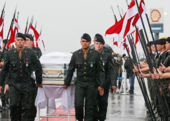 Chapecó -  Cerimônia em homenagem às vítimas do acidente com avião  da Chapecoense. ( Beto Barata/PR)