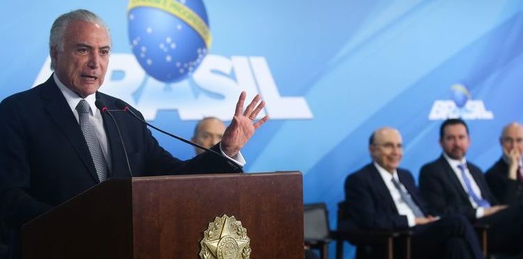 Brasília - O presidente Michel Temer participa da cerimônia de assinatura da medida provisória do Programa de Manutenção e Geração de Empregos, no Palácio do Planalto (Antonio Cruz/Agência Brasil)
