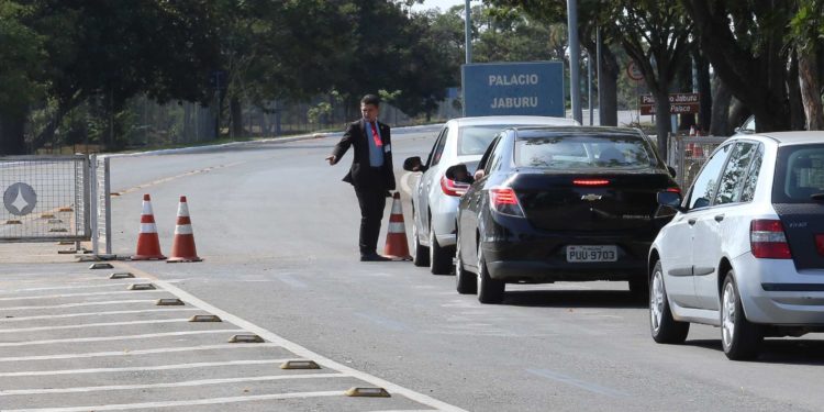 Brasília- DF 20-05-2016 Barreira em frente ao palácio do Jaburu. O acesso ao palácio da Alvorada só com permissão. Foto Lula Marques/Agência PT