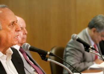 Rio de Janeiro, 04-11-2016.Governador Luiz Fernando Pezão e o vice governador Francisco Dornelles anunciam pacote de austeridade para enfrentar a crise.Foto: Carlos Magno