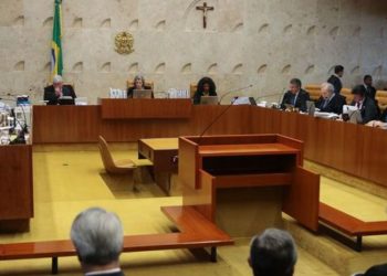 Brasília - O Supremo Tribunal Federal realiza sessão plenária, para julgar a liminar concedida pelo ministro Marco Aurélio Mello, que afastou do cargo o presidente do Senado, Renan Calheiros (Jose Cruz/Agência Brasil)