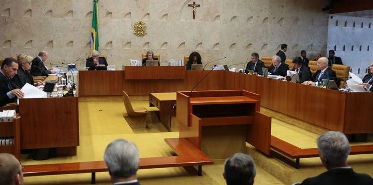 Brasília - O Supremo Tribunal Federal realiza sessão plenária, para julgar a liminar concedida pelo ministro Marco Aurélio Mello, que afastou do cargo o presidente do Senado, Renan Calheiros (Jose Cruz/Agência Brasil)