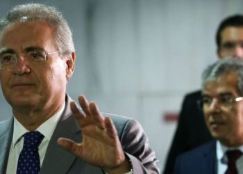 Brasília, DF, Brasil: Renan Calheiros e  Jorge Viana chegam ao Senado para reunião com a mesa diretora. (Foto: Marcelo Camargo/Agência Brasil)