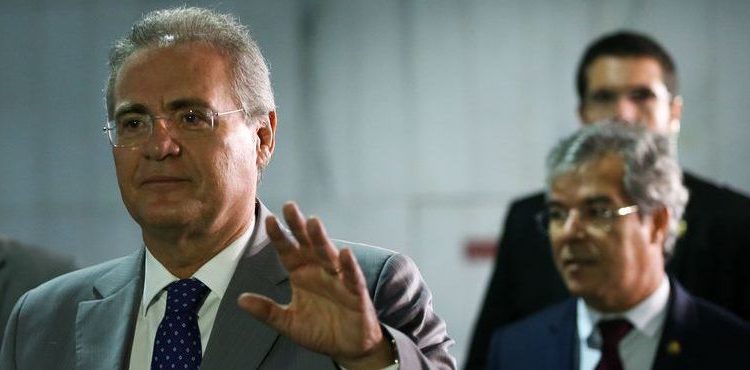 Brasília, DF, Brasil: Renan Calheiros e Jorge Viana chegam ao Senado para reunião com a mesa diretora. (Foto: Marcelo Camargo/Agência Brasil)