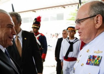 Brasília - Comandante da Marinha, Almirante-de-Esquadra Eduardo Bacellar Leal Ferreira, recebe o presidente Michel Temer, no Clube Naval, para da cerimônia de cumprimentos de fim de ano dos Oficiais-Generais (Marcos Corrêa/PR)