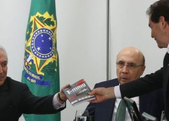 Brasília - Presidente Michel Temer, o deputado Paulinho da Força, e o ministro da Fazenda, Henrique Meirelles, durante reunião com representantes de centrais sindicais no Planalto (Valter Campanato/Agência Brasil)
