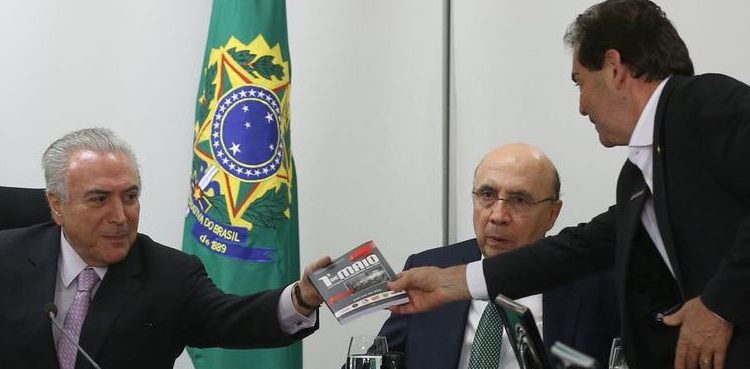 Brasília - Presidente Michel Temer, o deputado Paulinho da Força, e o ministro da Fazenda, Henrique Meirelles, durante reunião com representantes de centrais sindicais no Planalto (Valter Campanato/Agência Brasil)