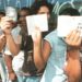 Brasil, São Paulo, SP. 09/03/1998. Desempregados em fila mostram suas carteiras de trabalho na Avenida Marquês de São Vicente, zona oeste da capital paulista. - Crédito:EPITÁCIO PESSOA/ESTADÃO CONTEÚDO/AE/Codigo imagem:36339