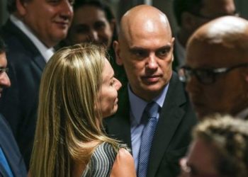 Brasília - Parlamentares cumprimentam Alexandre de Moraes durante sabatina na Comissão de Constituição, Justiça e Cidadania do Senado (Fábio Rodrigues Pozzebom/Agência Brasil)