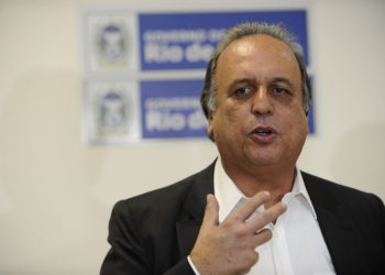Governador Luiz Fernando Pezão e prefeitos discutem medidas contra a crise econômica nas cidades no entorno do Complexo Petroquímico do Rio de Janeiro em reunião no Palácio Guanabara (Fernando Frazão/Agência Brasil)
