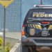 Brasília - A Polícia Federal (PF) prendeu, na manhã de hoje (29), pelo menos 20 pessoas, durante a Operação Monte Carlo, que desmontou uma quadrilha que explorava máquinas caça-níqueis e pagava propina para agentes públicos de segurança. Entre os presos está o chefe do grupo, Carlinhos Cachoeira, empresário de Goiânia. os Agentes chegam à sede da PF com material apreendido e pessoas detidas na Operação Monte Carlo