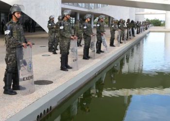 Brasília - Soldados da Guarda Presidencial fazem a segurança no Palácio do Planalto (Valter Campanato/Agência Brasil)