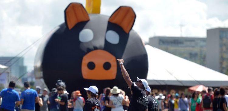 Brasília - Ato de protesto contra as reformas trabalhista e da Previdência Social promovido pelas centrais sindicais, na Esplanada dos Ministérios (Marcello Casal Jr/Agência Brasil)