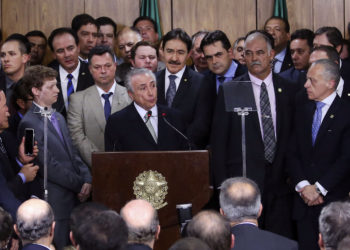 Brasília - O presidente interino Michel Temer faz discurso durante cerimônia de posse aos ministros de seu governo, no Palácio do Planalto (Valter Campanato/Agência Brasill)