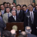 Brasília - O presidente interino Michel Temer faz discurso durante cerimônia de posse aos ministros de seu governo, no Palácio do Planalto (Valter Campanato/Agência Brasill)