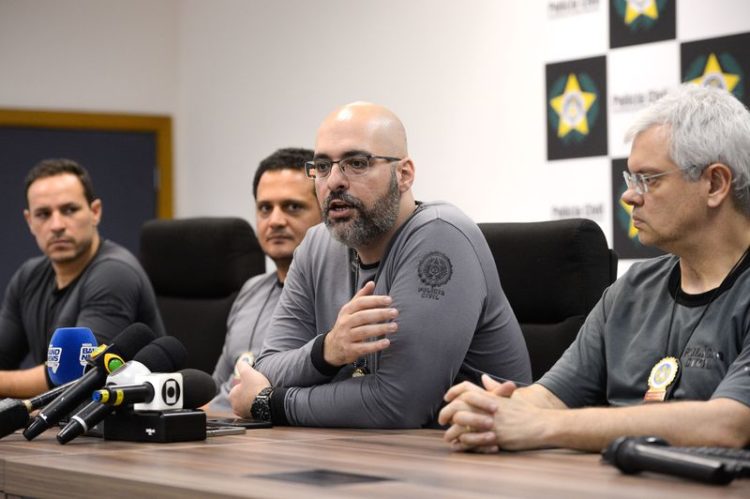 Rio de Janeiro - O titular da DCOD, Felipe Curi explica atuação contra quadrilha que operava lavagem de dinheiro do tráfico com venda de jóias para facção criminosa Terceiro Comando Puro (Fernando Frazão/Agência Brasil)
