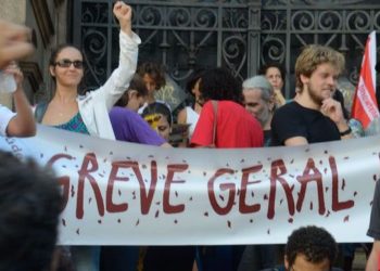 Rio de Janeiro - Ato convovado pelas centrais sindicais reune milhares de manisfestantes na Cinelância, região central da cidade,  contra as reformas trabalhista e previdenciária propostas pelo governo. (Foto: Tânia Rêgo/Agência Brasil)