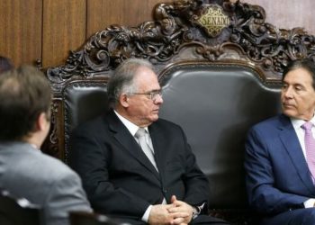 Brasília - O presidente do Senado, Eunício Oliveira, recebe ministros do Tribunal Superior do Trabalho.  (Marcelo Camargo/Agência Brasil)