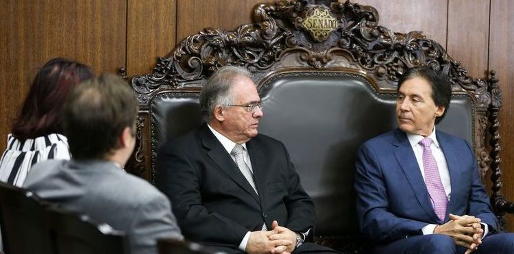 Brasília - O presidente do Senado, Eunício Oliveira, recebe ministros do Tribunal Superior do Trabalho. (Marcelo Camargo/Agência Brasil)