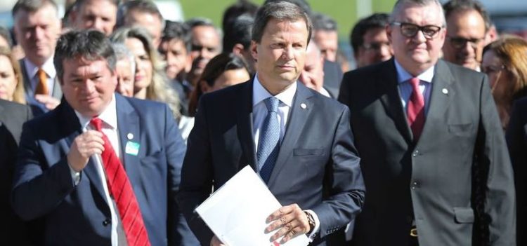 Brasília - A Ordem dos Advogados do Brasil (OAB) protocola na Câmara pedido de impeachment do presidente Michel Temer. O documento foi entregue pelo presidente da OAB, Cláudio Lamachia (Fabio Rodrigues Pozzebom/Agência Brasil)