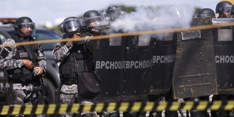 Brasília - Centrais sindicais realizam manifestação em Brasília. (Marcelo Camargo/Agência Brasil)