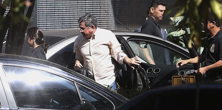 Brasília - O ex- vice governador do DF, Tadeu Filippelli, chega a superintendência da Polícia Federal preso na Operação Panatenaico (José Cruz/Agência Brasil)