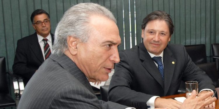 Rodrigo Loures ao lado de Temer