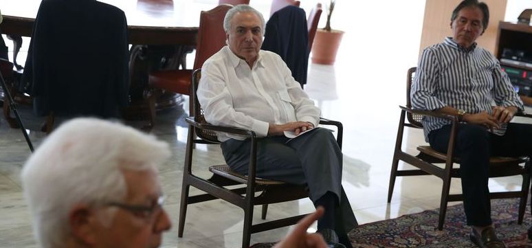 Brasília - Presidente Michel Temer, reúne-se com o presidente do Senado, Eunício Oliveira, ministro da Fazenda, Henrique Meirelles, Ministro-Chefe da Secretaria de Governo da Presidência da República, Antônio Imbassahy, presidente da Câmara, Rodrigo Maia e o ministro-chefe da Secretaria-Geral da Presidência da República, Moreira Franco no palácio do Planalto (Valter Campanato/Agência brasil)