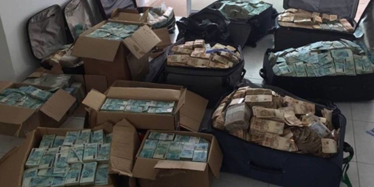 Malas de Dinheiro em apartamento na Bahia